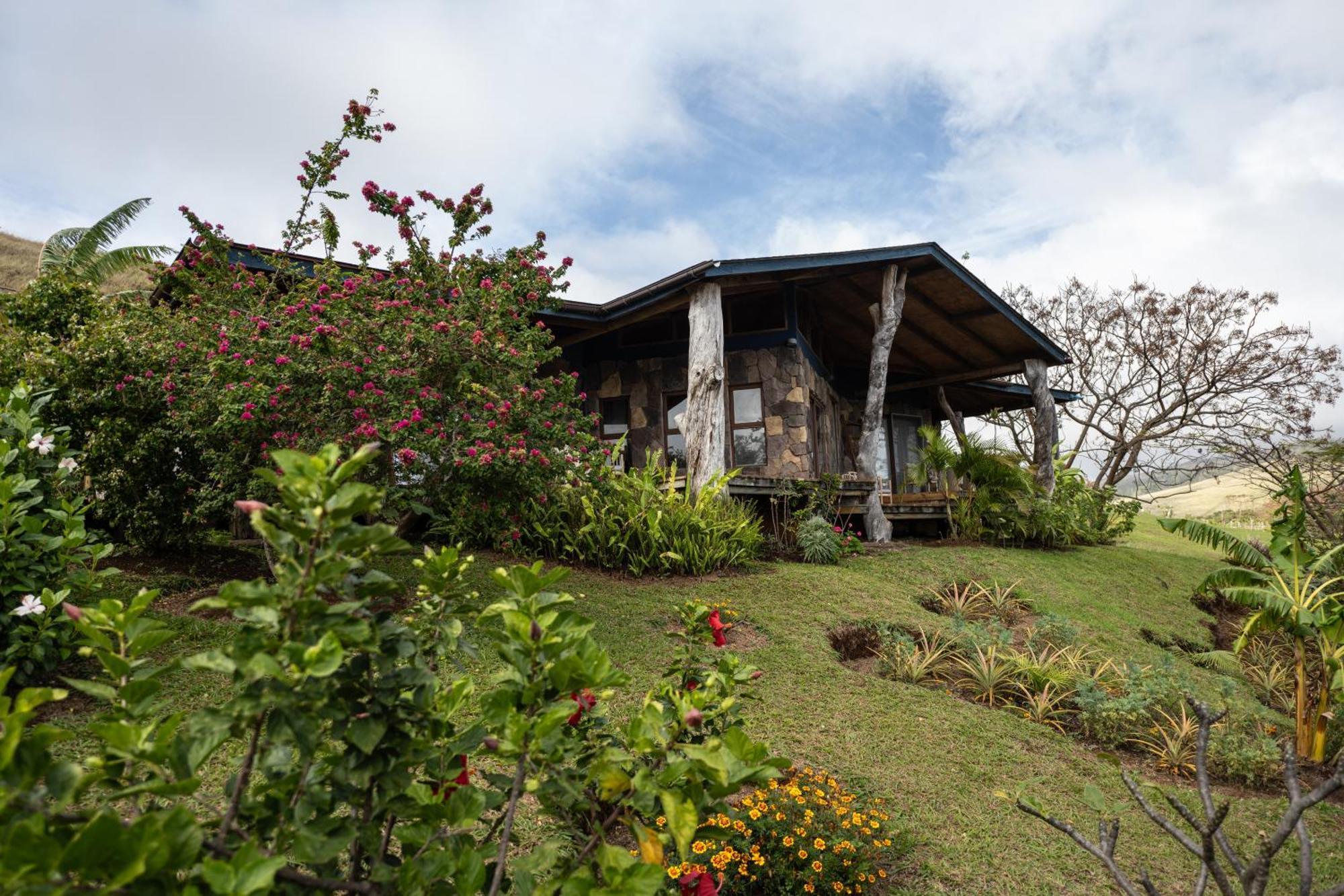 Hotel Hare Uta Hanga Roa Exterior foto